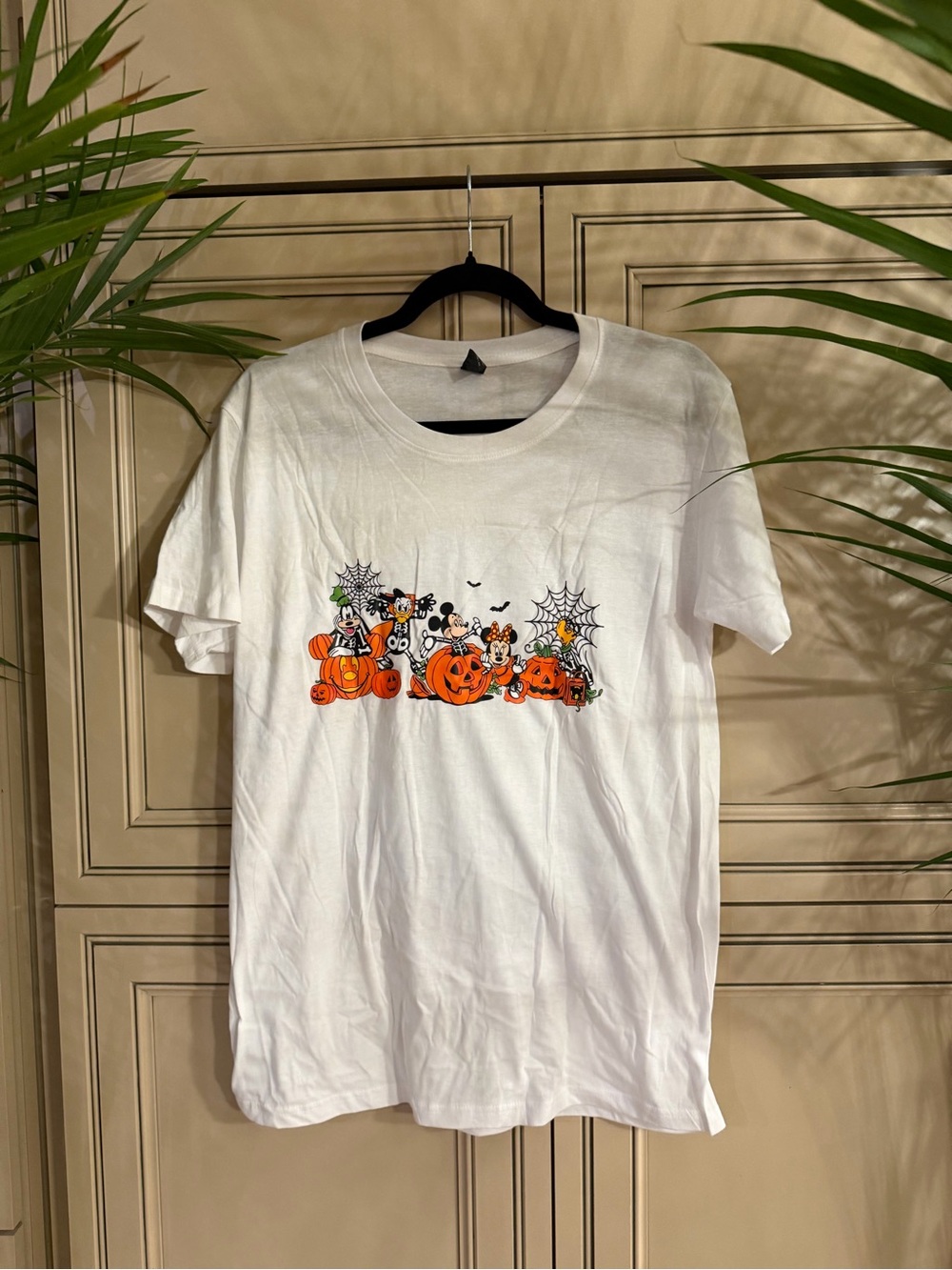 New Disney Mickey Minny Mouse Donald Halloween Parade Graphic Tee Shirt T-Shirt